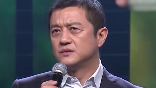 李亚鹏与女友约会秀恩爱 同框力破分手传闻