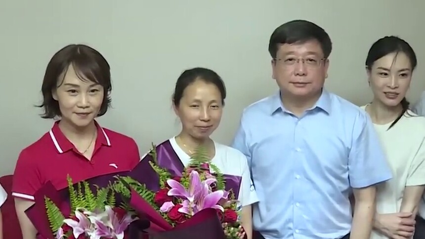 全球连线丨陈芋汐 张家齐女双10米台摘金 吴敏霞赴陈家点赞