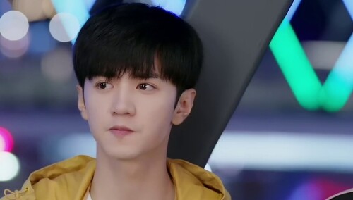 没有丁羡无心玩耍，周斯越主动约丁羡看烟花跨年