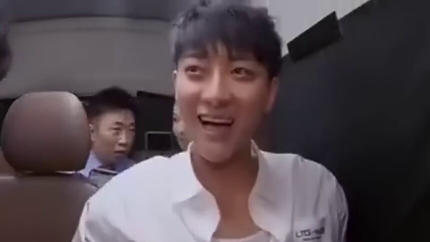 黄子韬杨紫小学生吵架，简直就是两个活宝，这么真情实感也是没谁了！