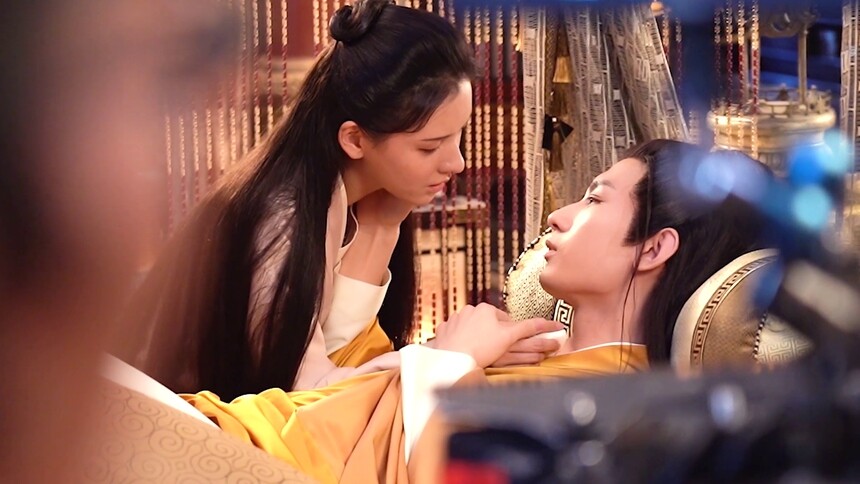 《与君歌》独家花絮4：甜出新高度！成毅张予曦走心拍超长吻戏