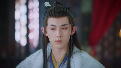 寒生春妖孔七借冰火神石力量，穿越回千年前的北伏天