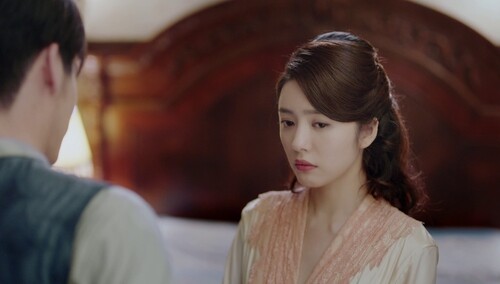 《光芒》第11集看点：吴丽姿让程亦治脱衣服 亦治超开心