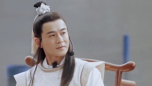 乔振宇cut：“轮椅大侠”来了！乔振宇表演“神功”像切豆腐