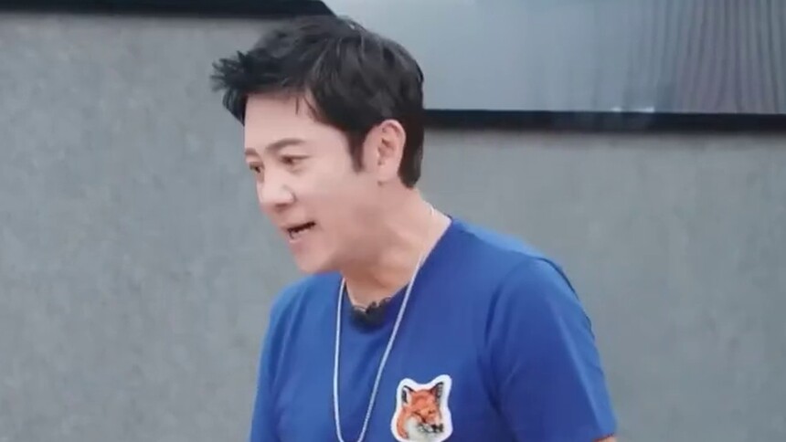 蔡国庆现场传授陆柯燃魔性搓脸操，越搓越会有人爱
