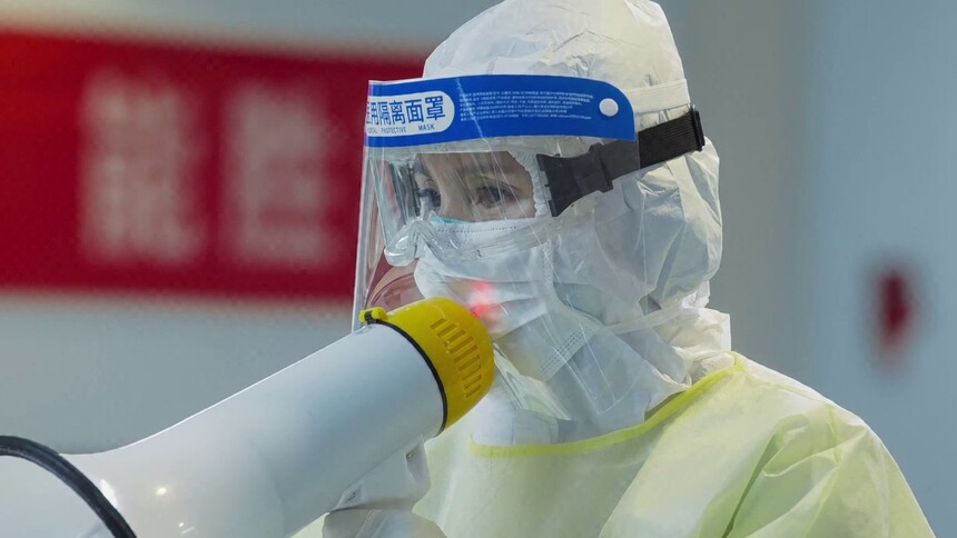 接收病人场面混乱 袁泉霸气喊话维持秩序