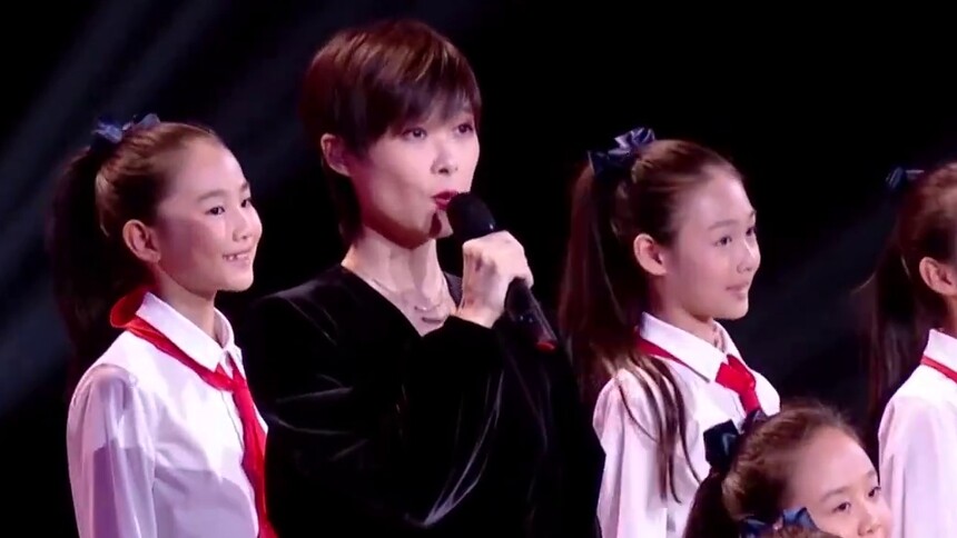 李宇春×天使合唱团《国家》首唱！