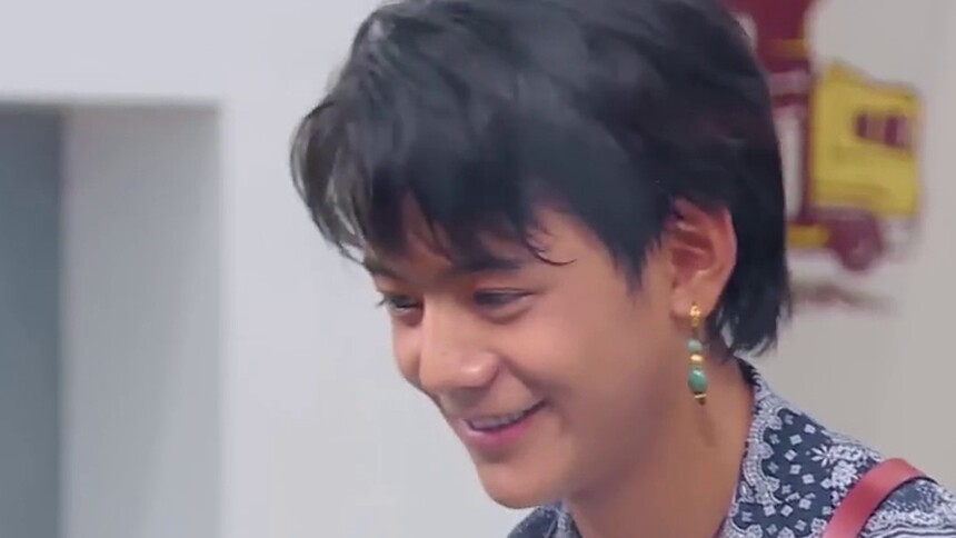 丁真包子大受欢迎 丁真姚安娜有爱互动