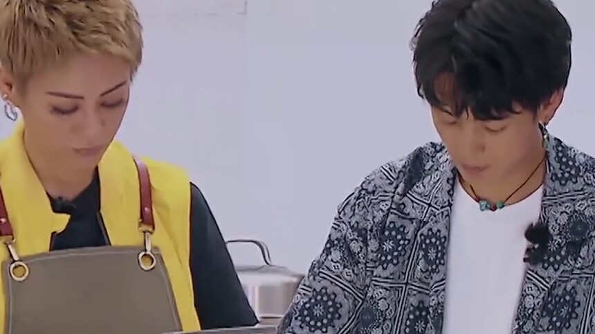 宁静情绪低落 丁真暖心安慰