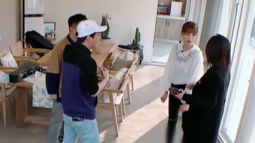 老友聚首火锅趴 刘维点破伊一正在恋爱中