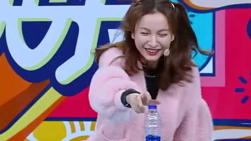 快本场面失控！ “拆快递达人”昕昕子被大力斐追着跑