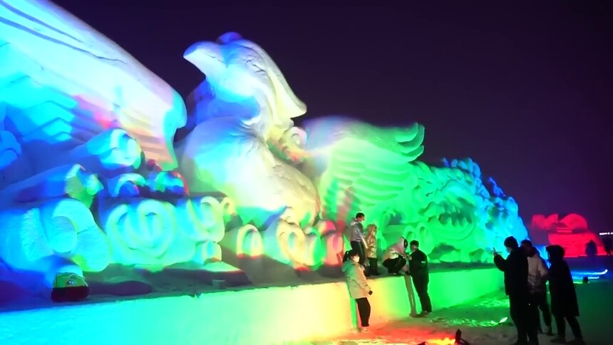 赏冰玩雪过新年 2022新疆昌吉冰雪节启幕