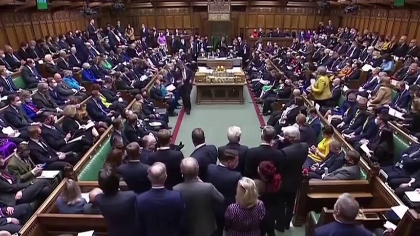 英国首相约翰逊宣布放松防疫措施 分析人士指其出于“政治动机”