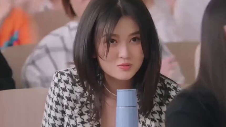 林深课上被问有没有女朋友，肖潇用PPT宣示主权