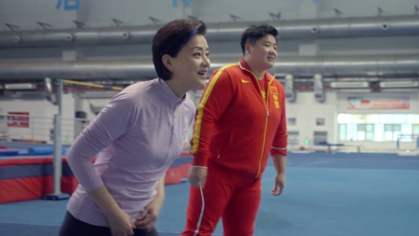 杨澜巩立姣赛跑好欢乐 是时候展示爆发力了