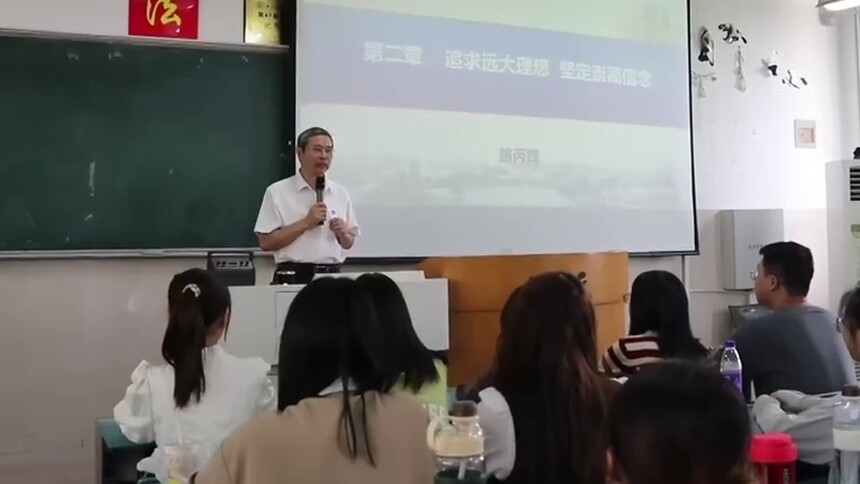 二十大代表风采｜路丙辉：陪学生走好人生路