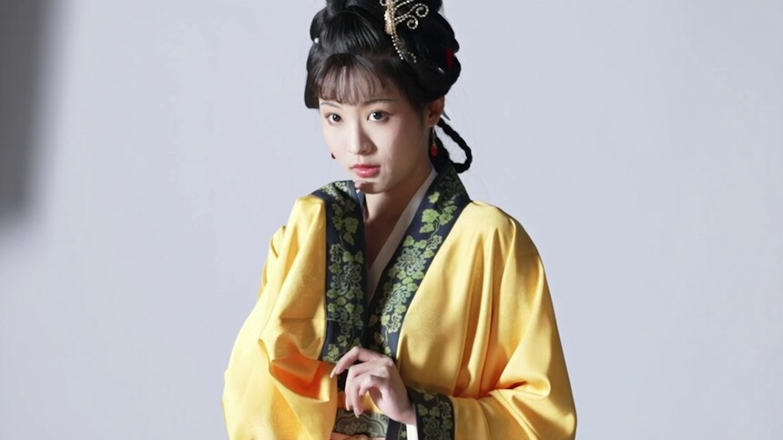 《美好年华研习社》独家侧拍：孙芮张婉清俊俏伶俐