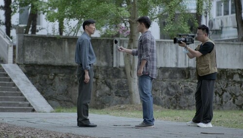 王校长与记者对话，说支持高铭宇