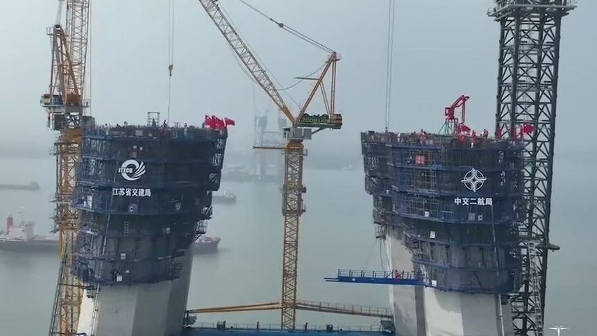 瞰中国｜江苏泰州：常泰长江大桥施工忙