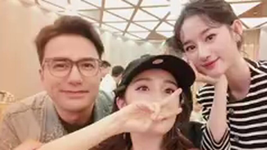 杨幂郭晓婷黄志玮晒同框合照，梦回仙剑三！