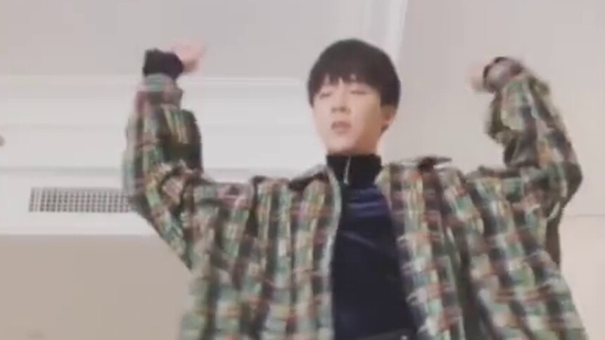 《徒儿手册》：刘宇宁董思成魔性舞蹈对决！于晓光看了笑开花！