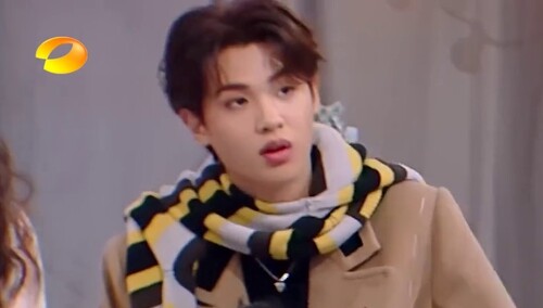 黄明昊的拍照技术 帮哈妮克孜拍照竟拿不出手？