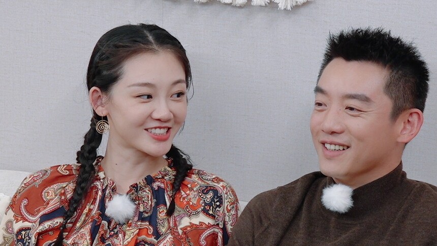 苗苗聊婚后日常，郑恺参加遛娃聚会