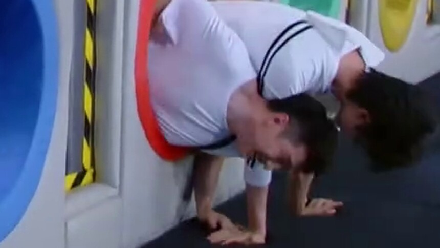 宋威龙艰难险胜 凌潇肃悠闲看戏