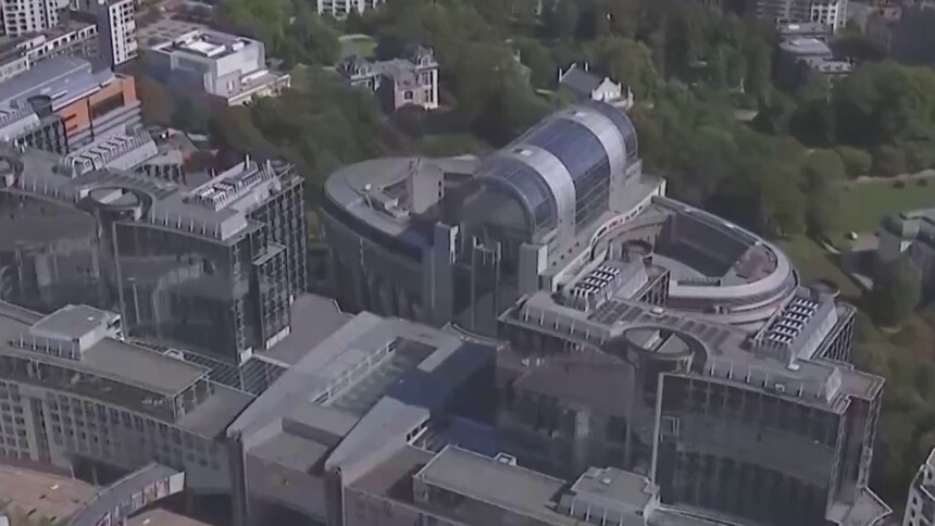 全球连线｜冯德莱恩谈乌克兰入盟：必须结束战事