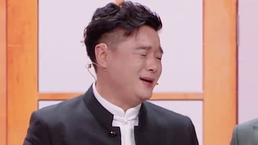 崔大笨挑战无表情吃柠檬 隔着屏幕都觉得酸！