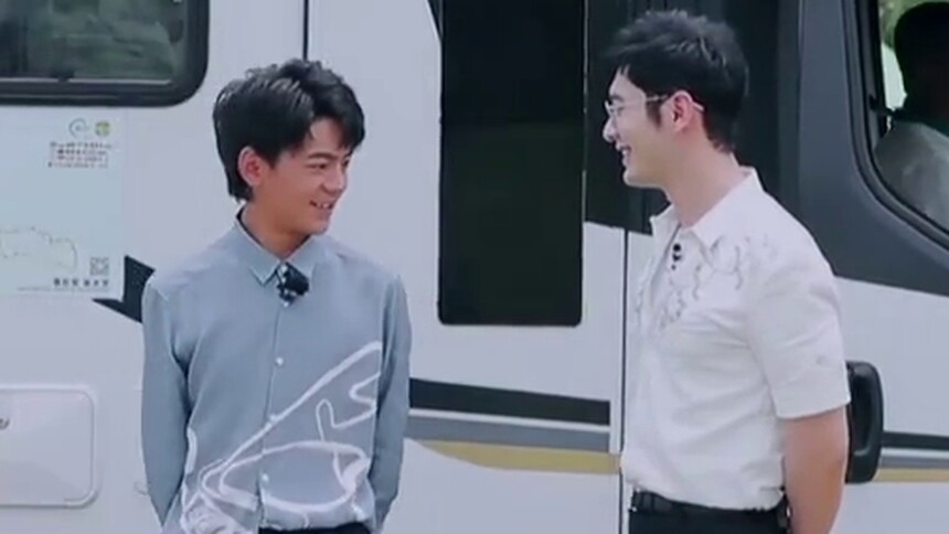 黄晓明大型“社死”现场 丁真：我是四川的