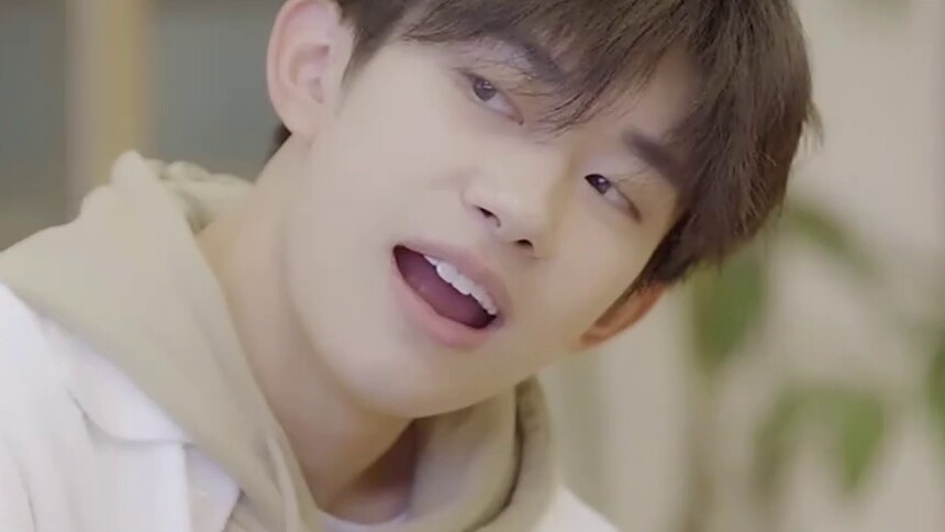 3月25日看点：千玺妈妈曾想让他学魔术？何炅谢娜回忆TFBOYS首次上快本！