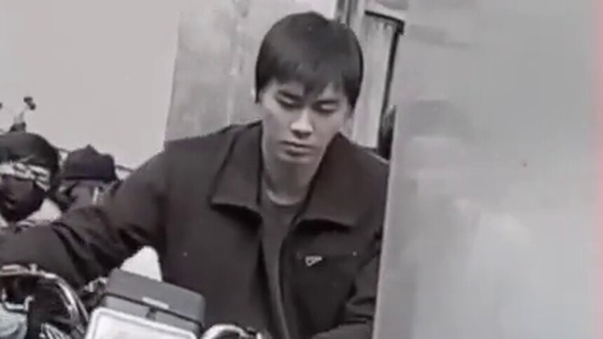 年代感满满！李易峰电影《操场》杀青