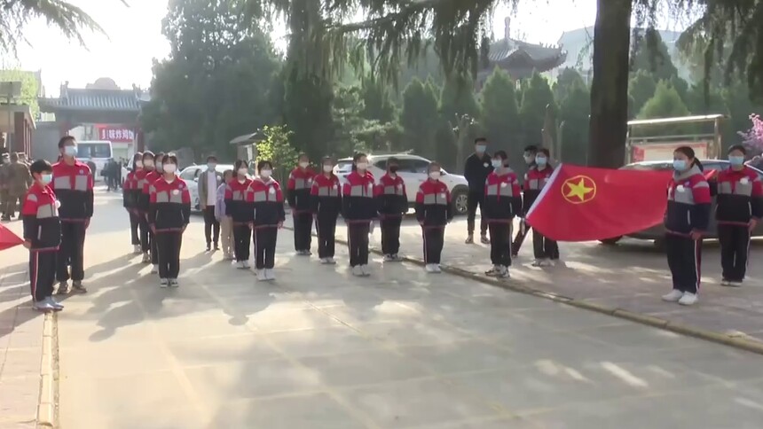 陕西：华山脚下祭英烈