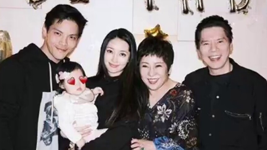 向太透露郭碧婷二胎是男孩！向佐郭碧婷夫妻俩真的好甜蜜啊～