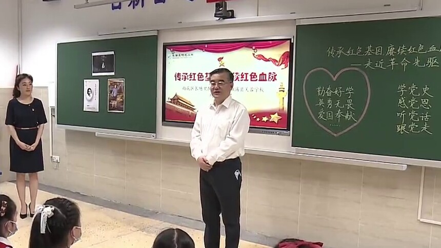 让祖国花朵在阳光下健康快乐成长 张庆伟 毛伟明 朱国贤分别走访慰问少年儿童