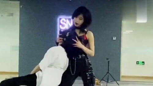 SNH48段艺璇的舞跳得也...