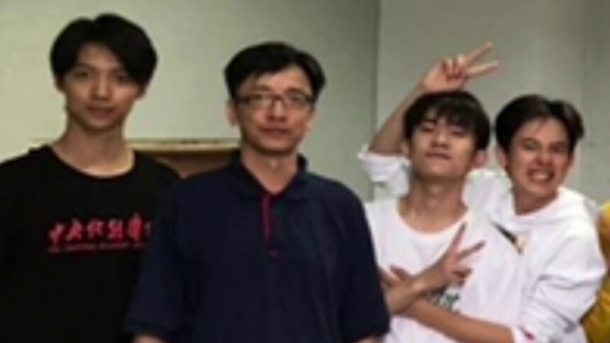 未来可期！易烊千玺胡先煦中戏毕业照曝光