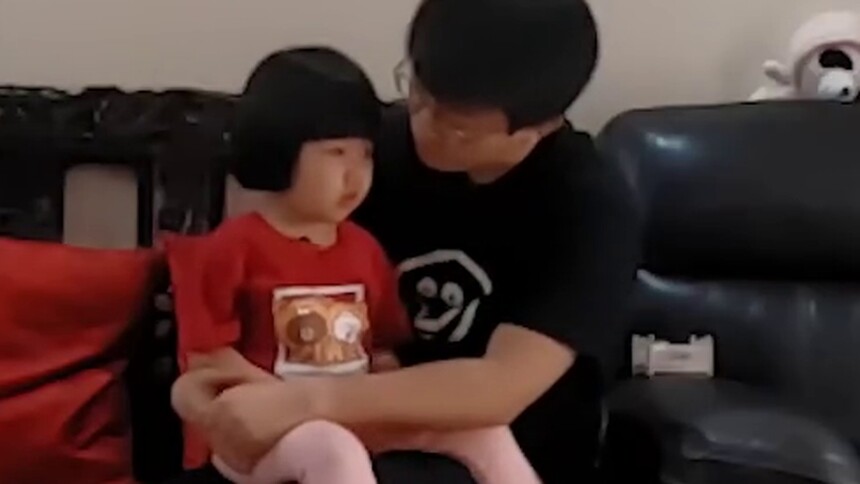 奶爸带娃小妙招！张效诚让西西一生气就喊汪汪队出发