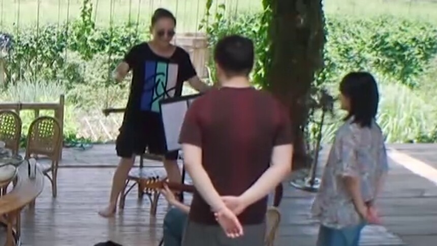 欧阳娜娜张子枫巴图合唱《同桌的你》 青春气息扑面而来
