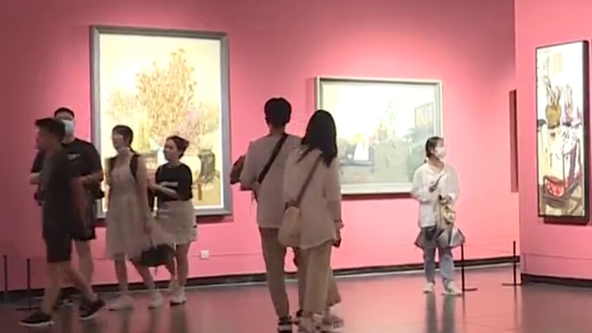 新展看不停！李自健美术馆暑期人气高涨：日均接待量超1万人次 各地游客慕名打卡
