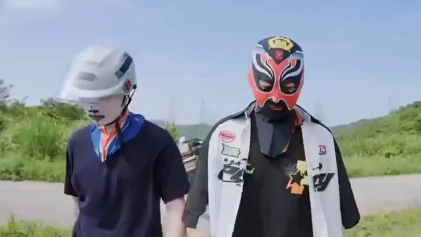 苏醒X王栎鑫戴“脸基尼”？脸谱兄弟和《大笑江湖》的适配度满分！