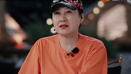 《花儿与少年 第四季》7月29日看点：李斯丹妮问凯丽姐“哪季玩的更开心？”