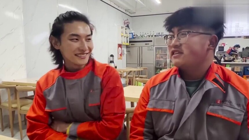 王瑞昌生活新体验，穿起来这么帅是做什么神秘工作呢？