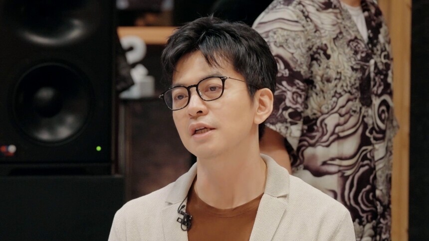 《声生不息》彩蛋：李健秀胸肌显铁汉柔情 竟遭全员安利社交软件？