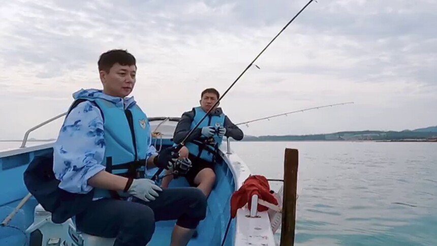 黄磊刘奕君海钓伤心又伤身 没风没浪没鱼但是有刘奕君老师的暴击