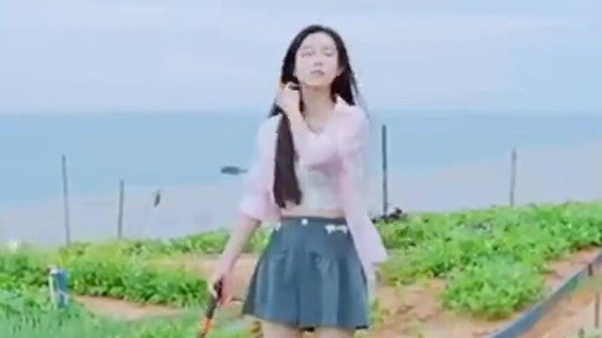 孟子义素颜去菜地和王传君一起干活？被武大靖的反应笑死！
