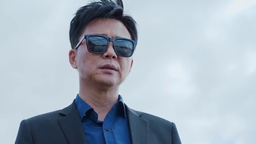 林宏年站在长江边给顾佳怡打电话道歉后把手机扔进长江中