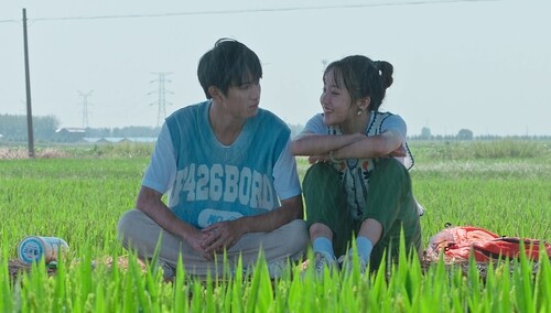 《追着彩虹的我们》第14集看点：王一民将调走，陈暮光和同学们走心挽留