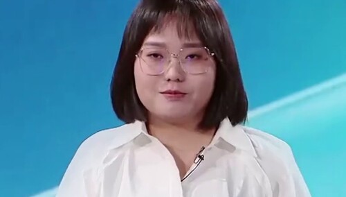 追光探寻员李雪琴：追光者坚守三尺讲台 绚烂几代人芳华